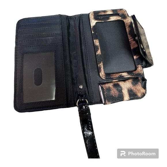 •Leopard Print Wallet - Picture 3 of 5